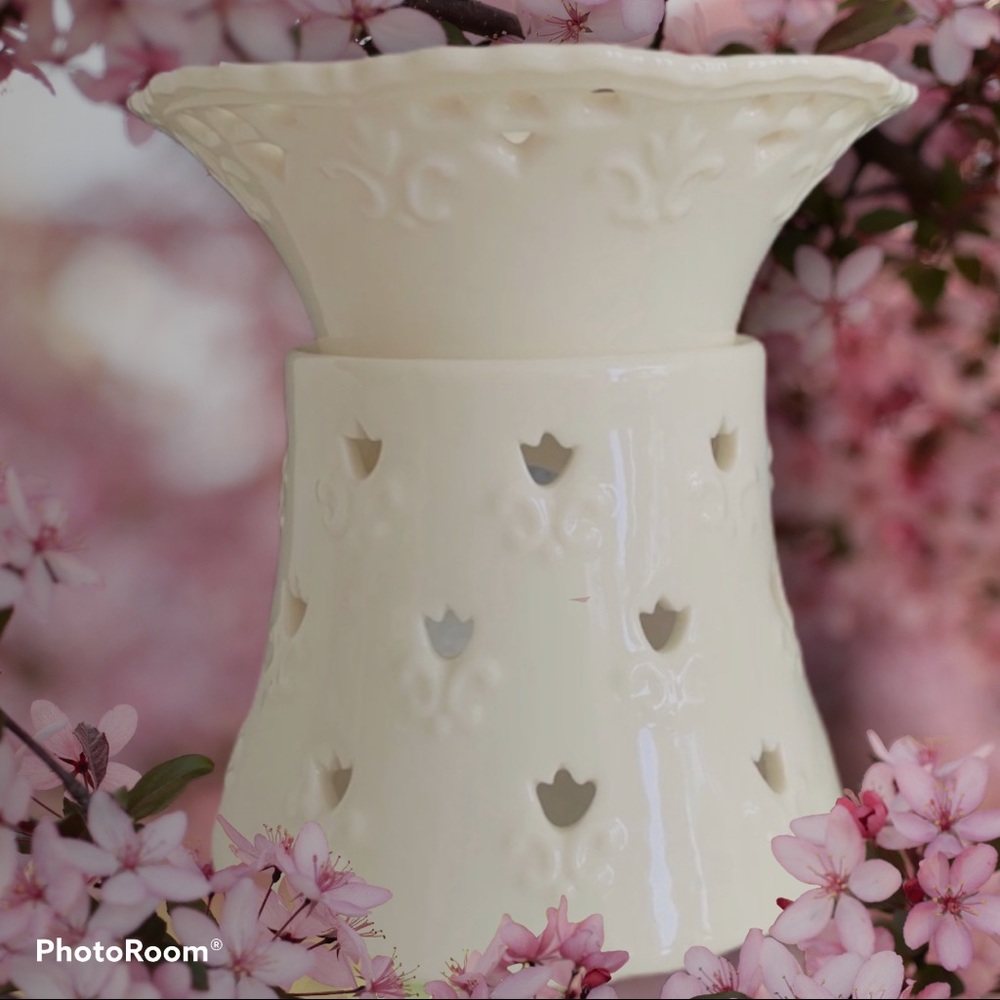 🕯️🥰 SKYE McGHIE Elegant Fine Porcelain Wax Burner